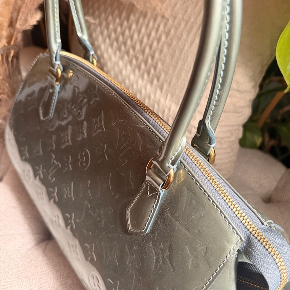 Louis Vuitton Sherwood GM in Gorgeous Givre Vernis - Picture 10 of 17